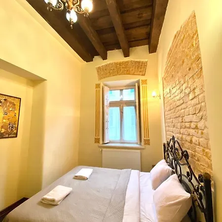 на вул. валова 21/16а