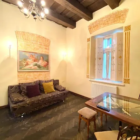 на вул. валова 21/16а * Львів