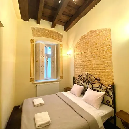 подобово на вулиці валова 21а *