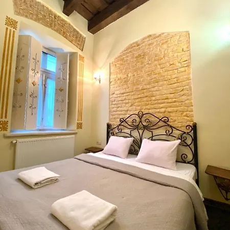 подобово на вулиці валова 21а