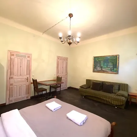 подобово на вулиці валова 21а Lviv