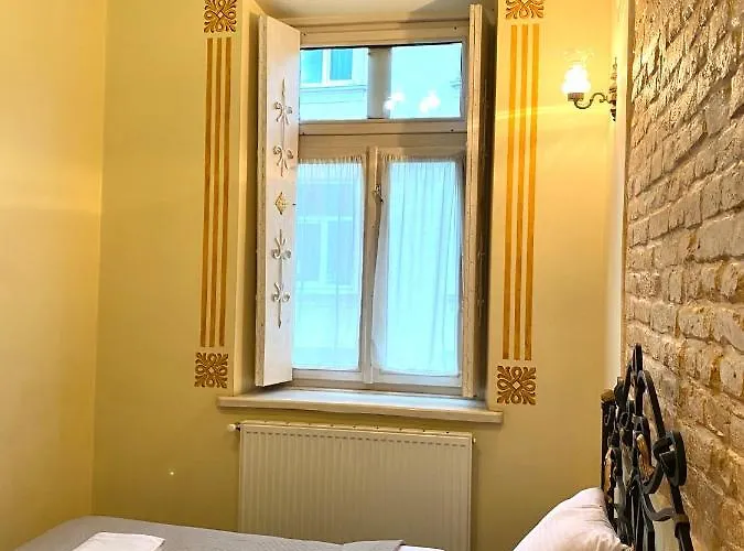 подобово на вулиці валова 21а Lviv