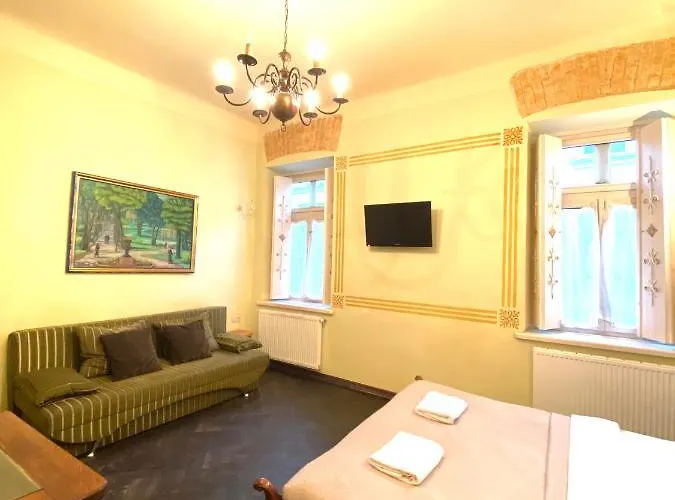 подобово на вулиці валова 21а Lviv