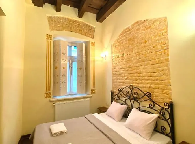 подобово на вулиці валова 21а *