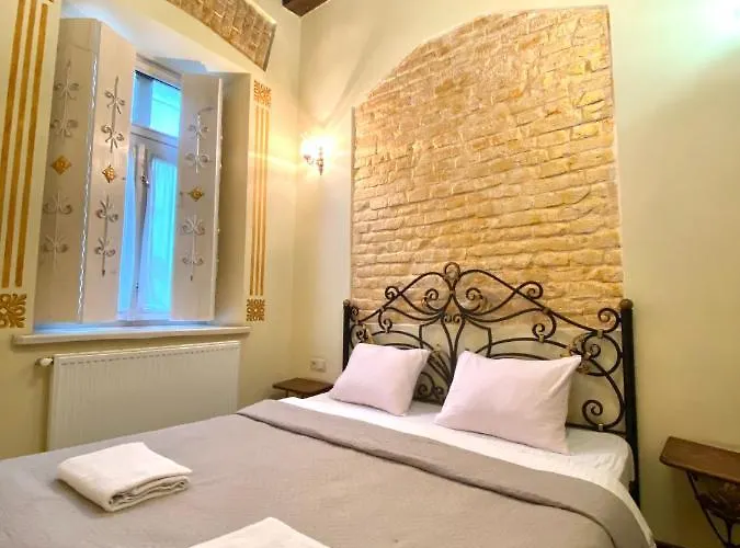 подобово на вулиці валова 21а