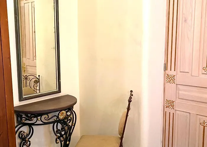 подобово на вулиці валова 21а * Λβιβ