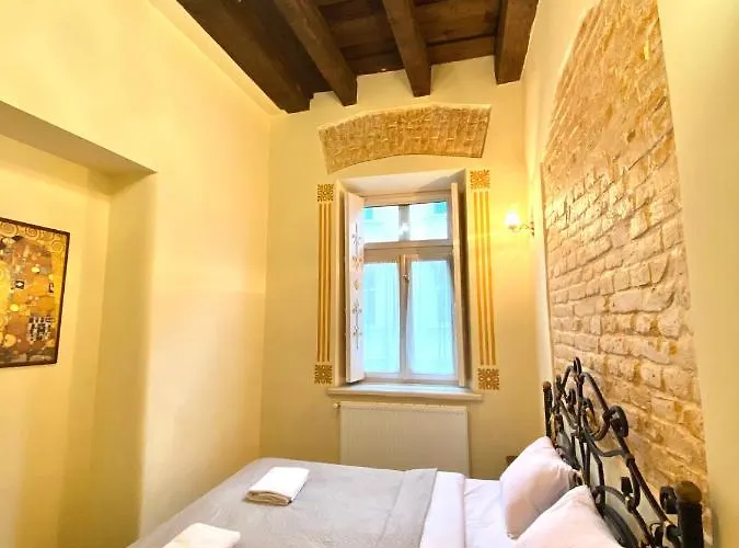 подобово на вулиці валова 21а