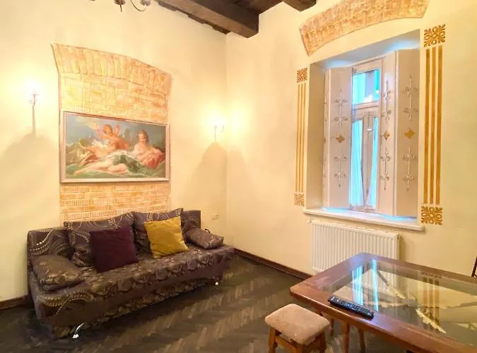 подобово на вулиці валова 21а * Λβιβ