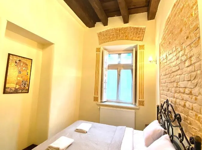 подобово на вулиці валова 21а Λβιβ